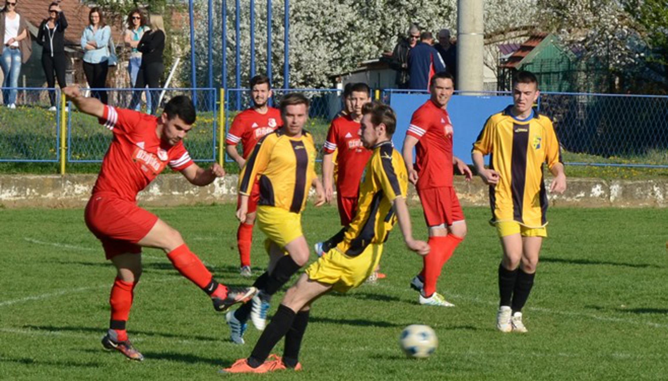 Tomislav (crveni) je u Donjim Andrijevcima odigrao nerješeno s Sikirevcima