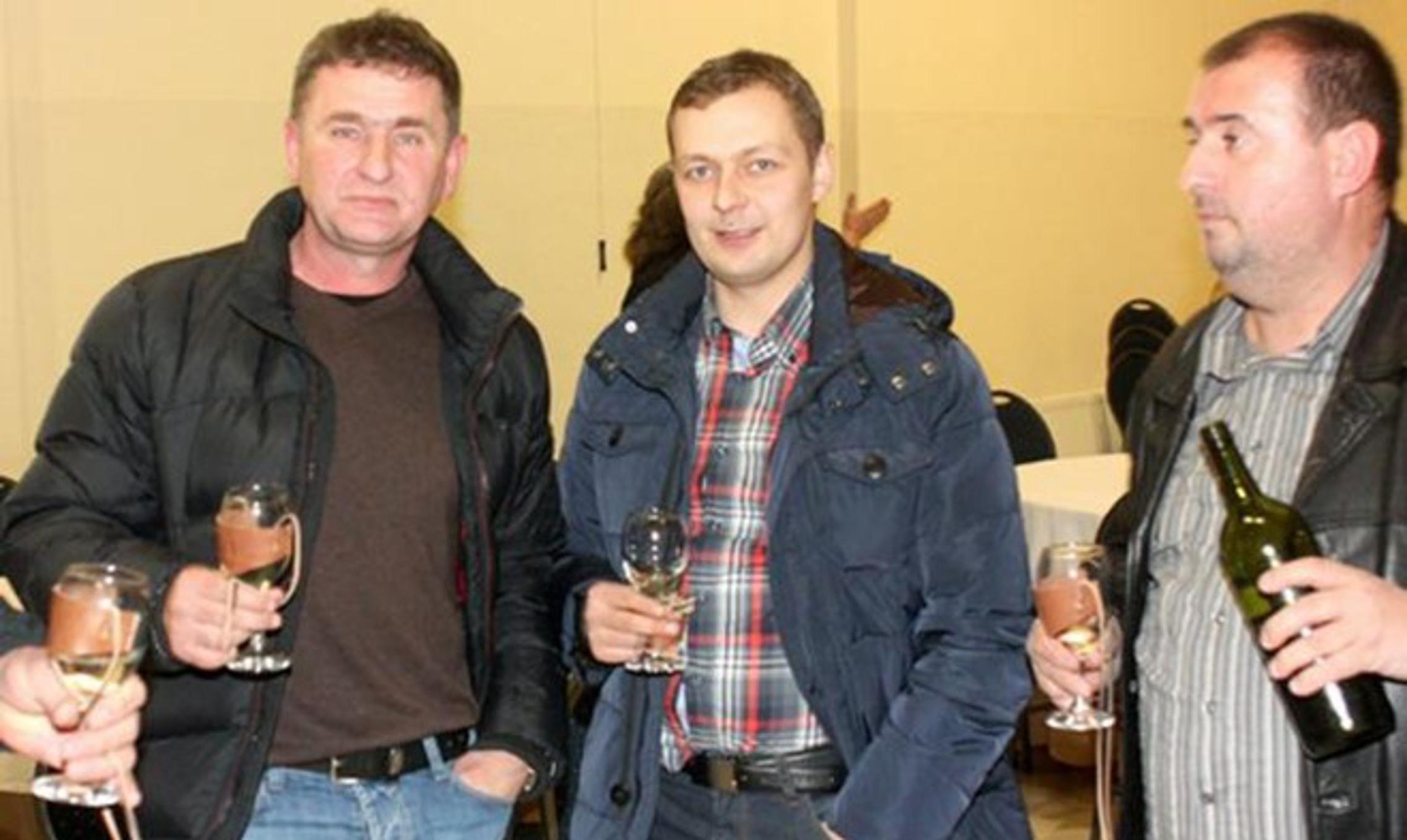 Pobjednik Ivica Knežević (lijevo) 