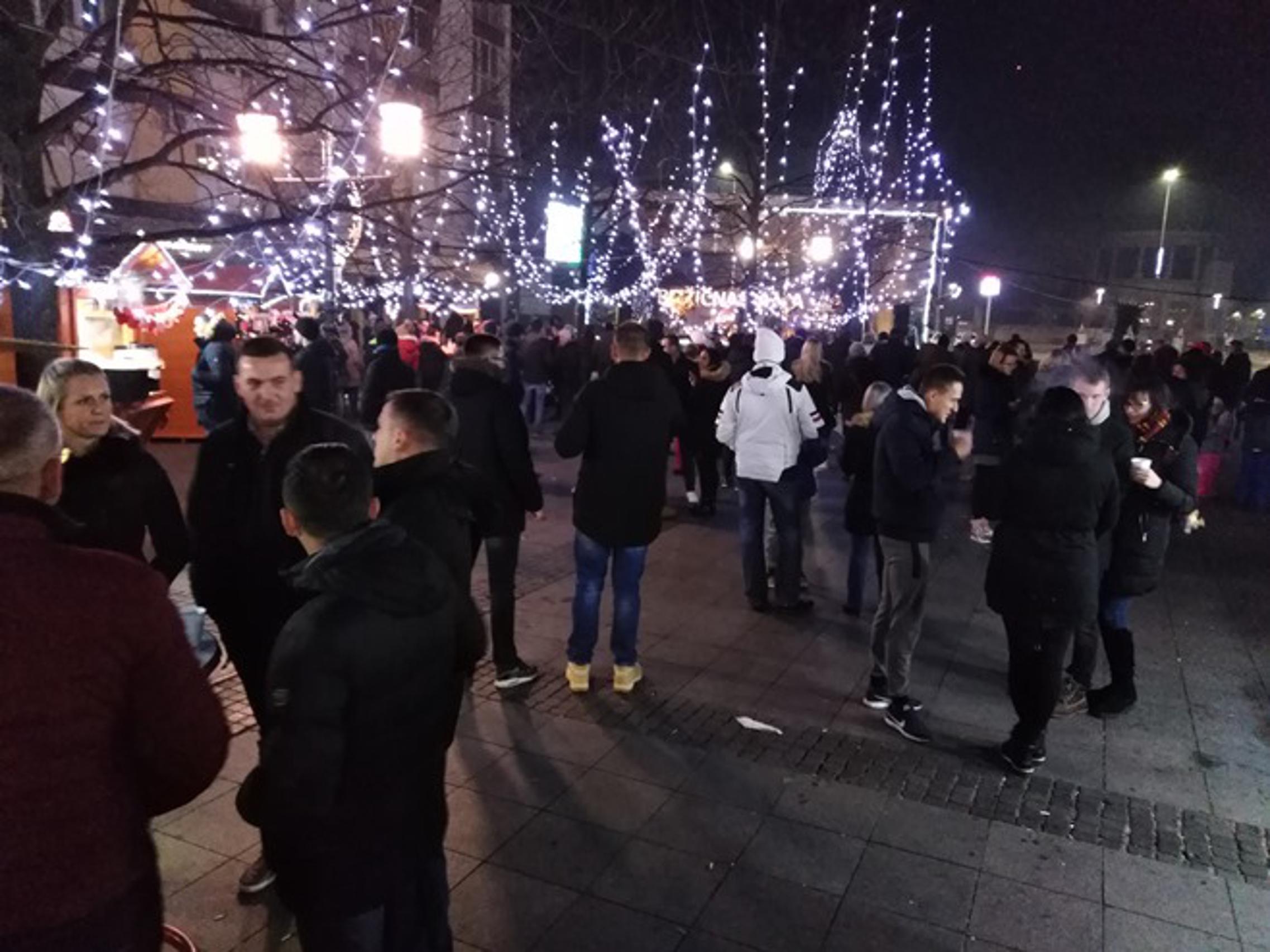 Trg Ivane Brlić-Mažuranić, Slavonski Brod, početak Božićne bajke