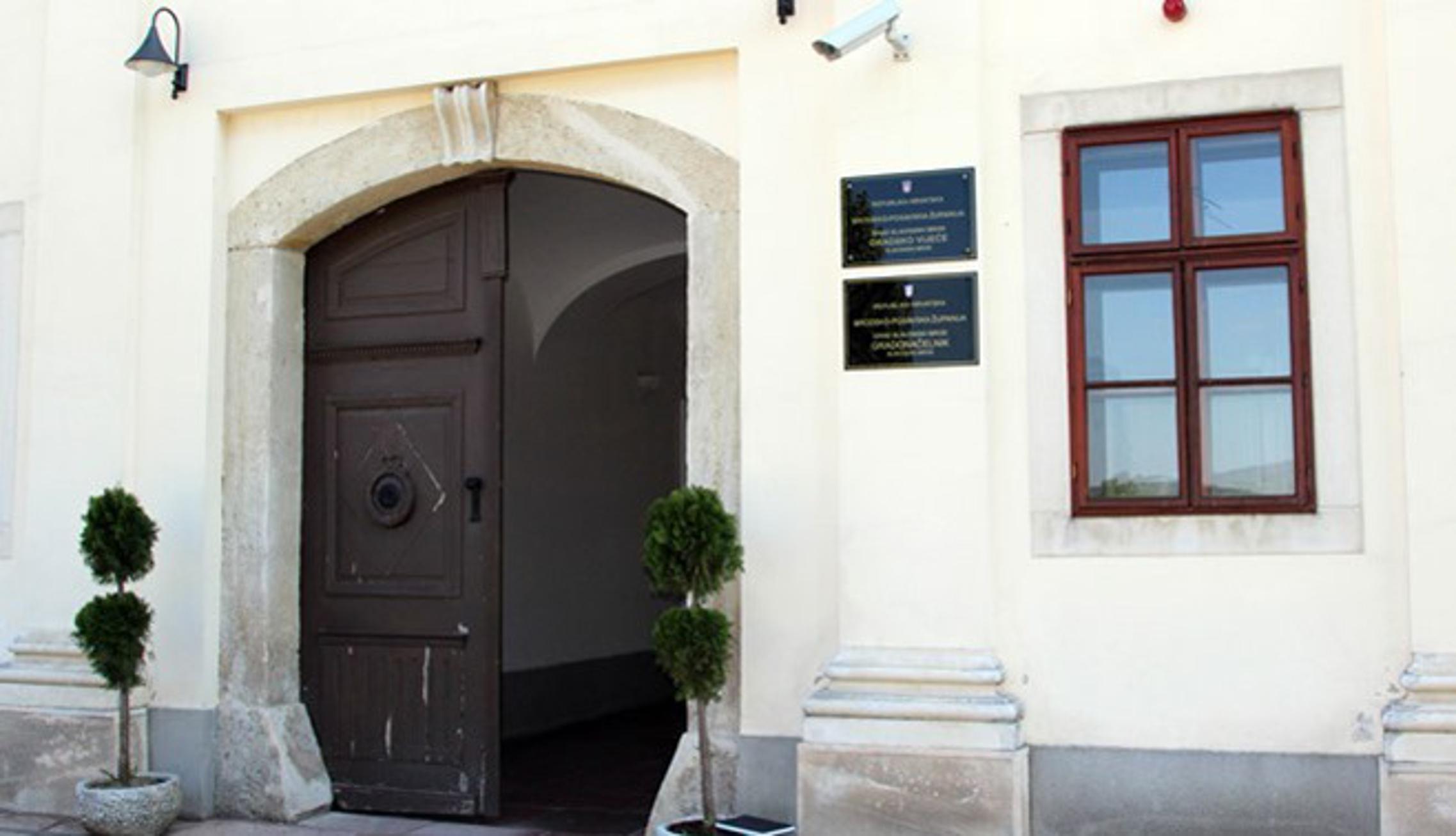 Ulaz u zgradu slavonskobrodske Gradske uprave (Ilustracija)