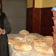 Baka Manda preko šest desetljeća peče domaći kruh u krušnoj peći 