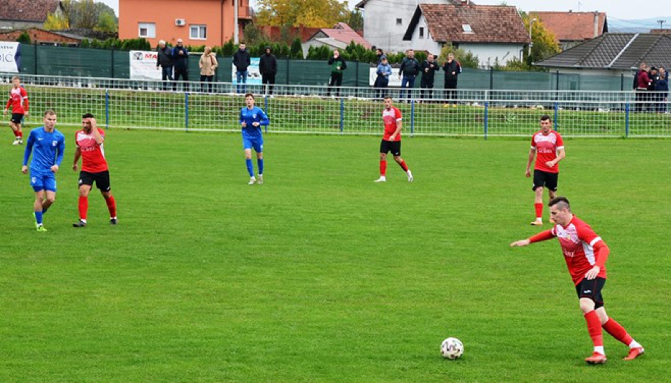 Iz utakmice Slavonac (crveni) - Slavonija odigrane u subotu u Bukovlju.