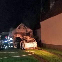 Tijekom subotnjeg požara u Trnjanskim Kutima u cijelosti izgorjela garaža i vozilo smješteno u njoj.