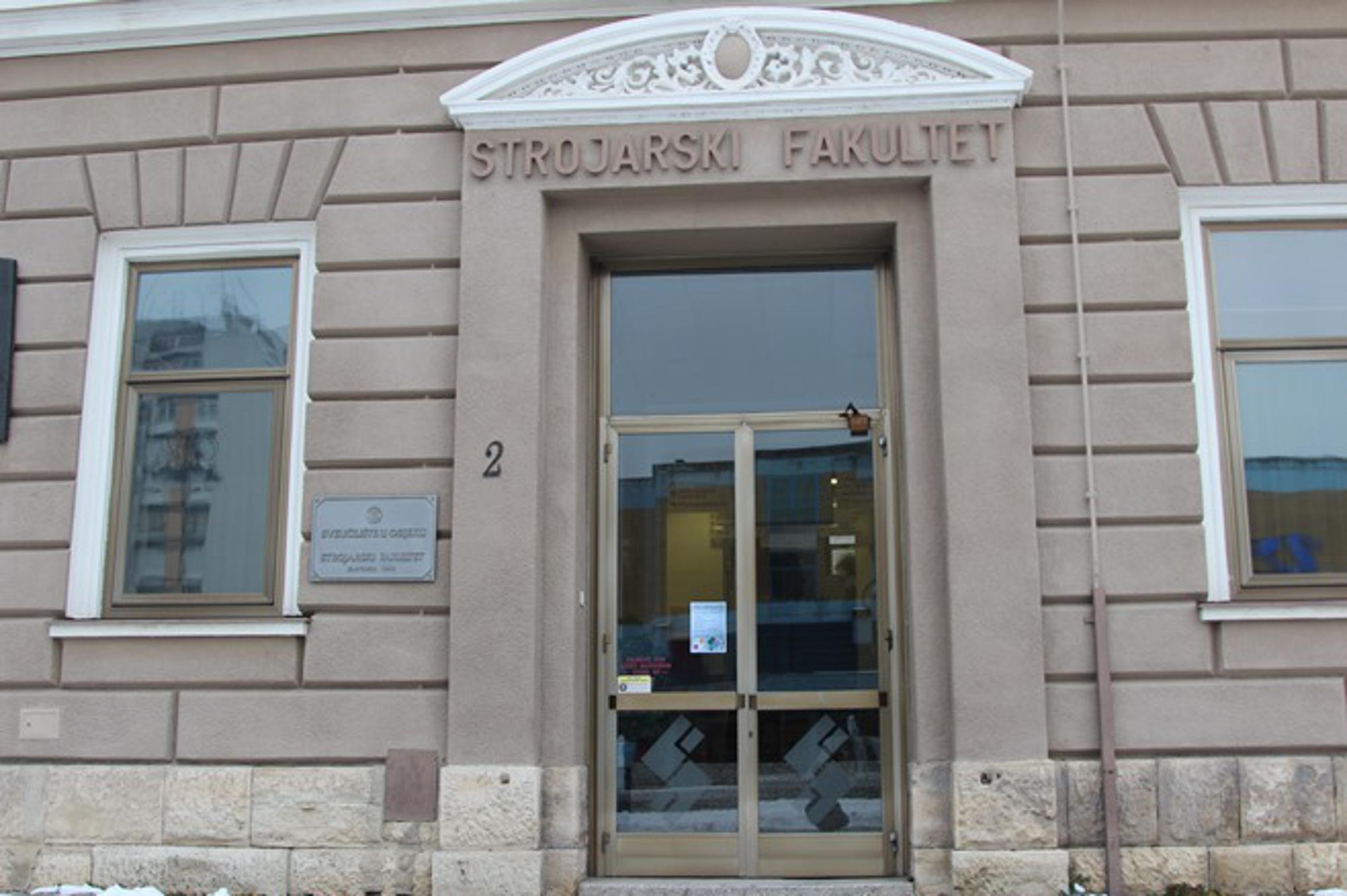 Ulaz u glavnu zgradu Strojarskog fakulteta u Slavonskom Brodu