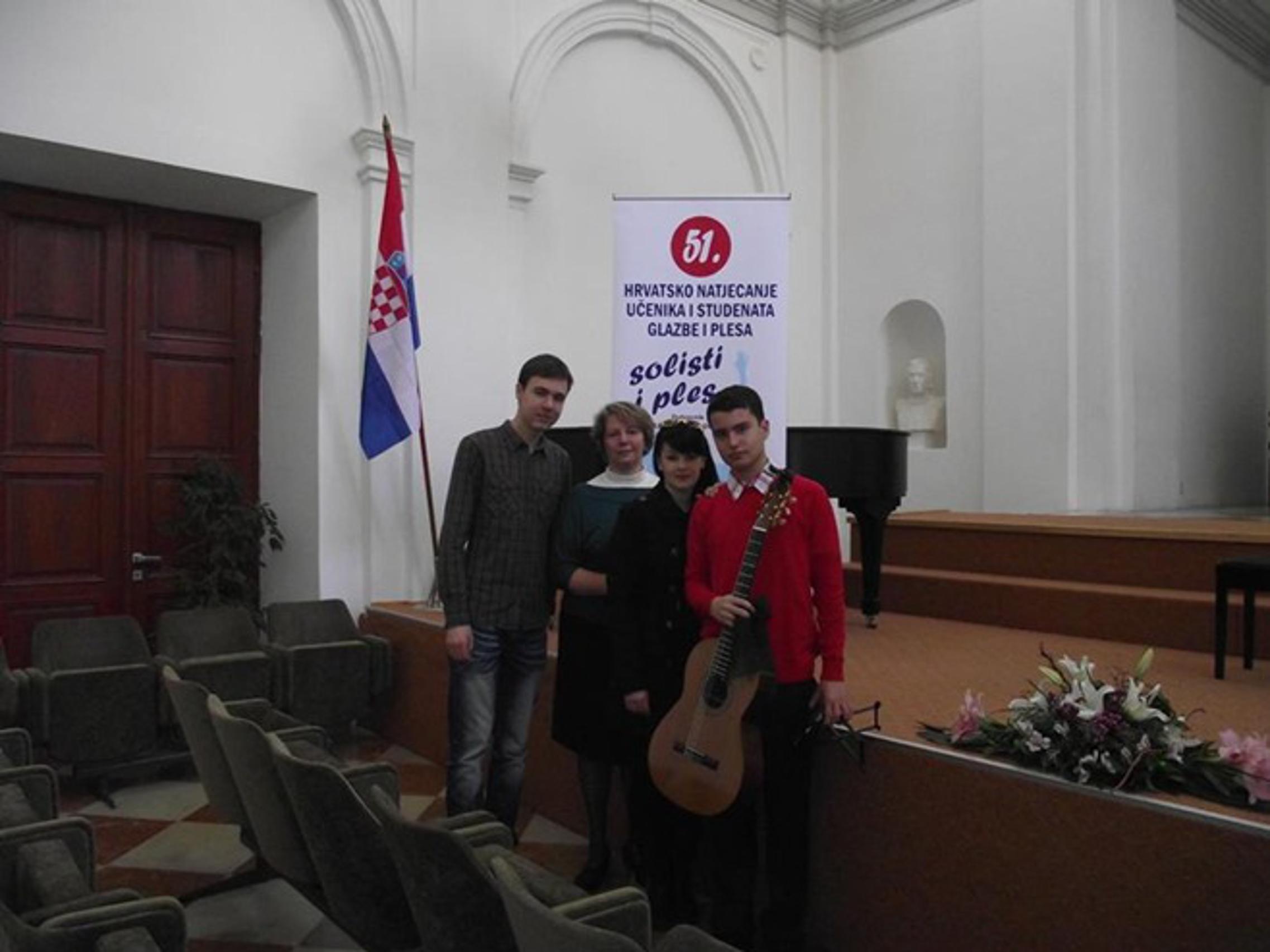 Učenici i njihove mentorice na natjecanju u Dubrovniku