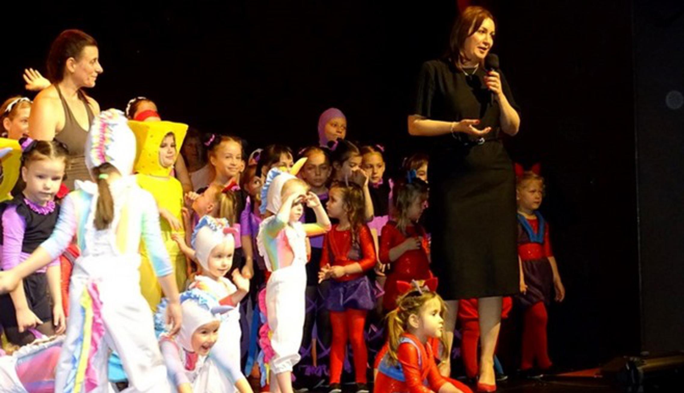 Županica Antonija Jozić s djecom iz Plesne radionica Ilijane Lončar 