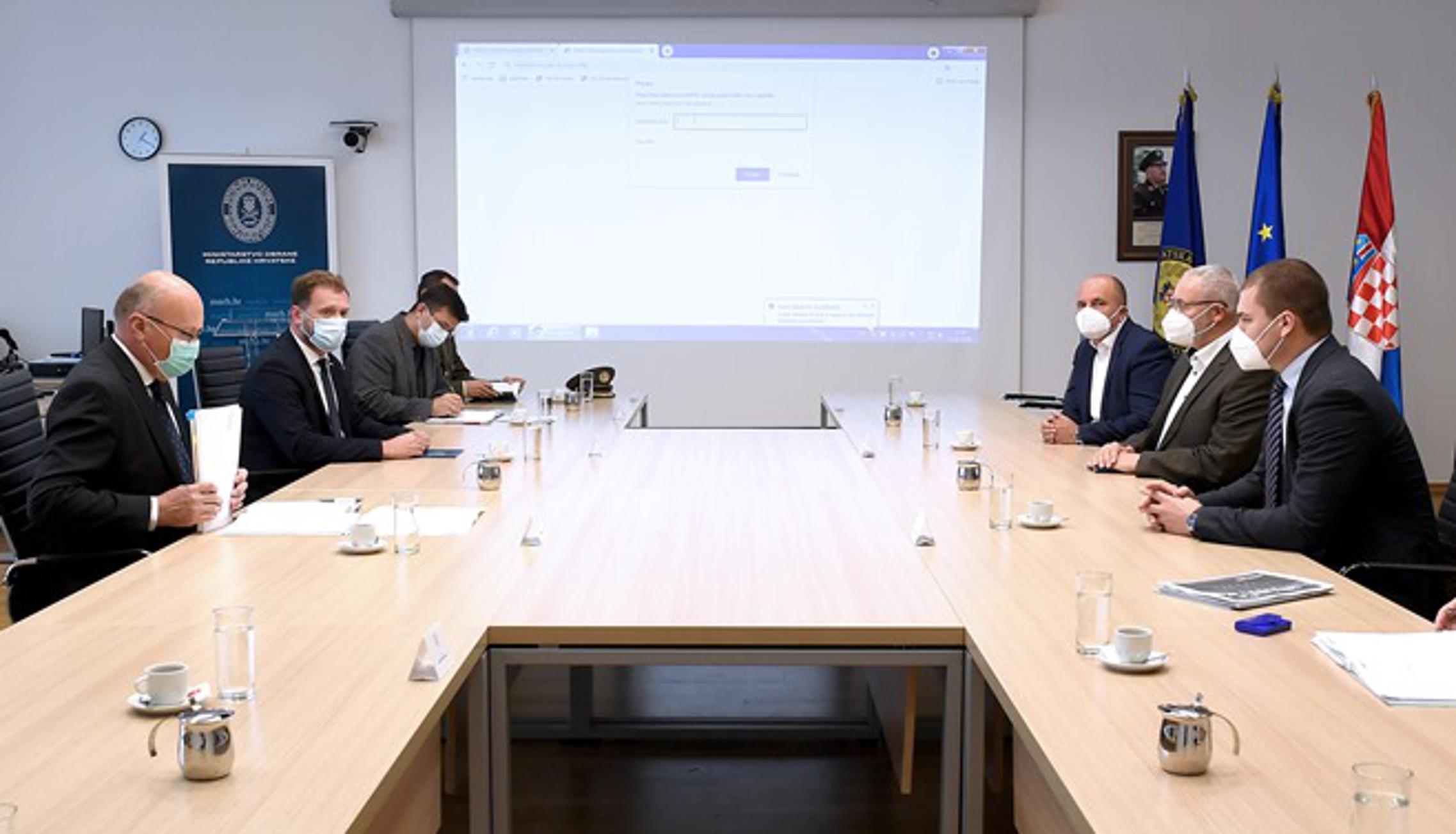 Ministar Banožić održao sastanak s predstavnicima Czechoslovak Group CSG 