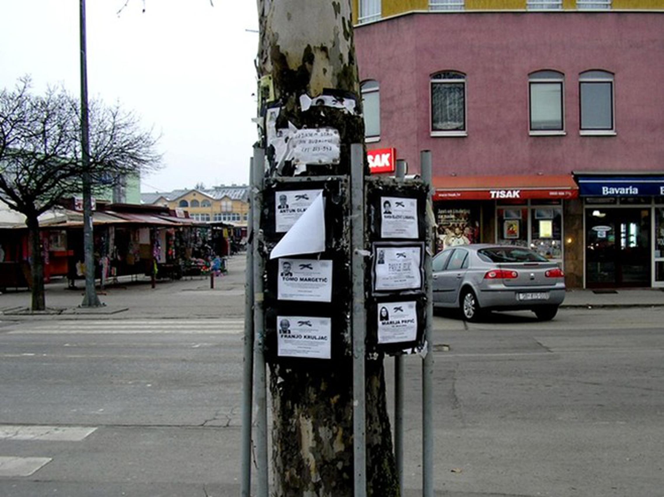 Neuređeno mjesto oglasa o smrti sugrađana u Štamparevoj ulici