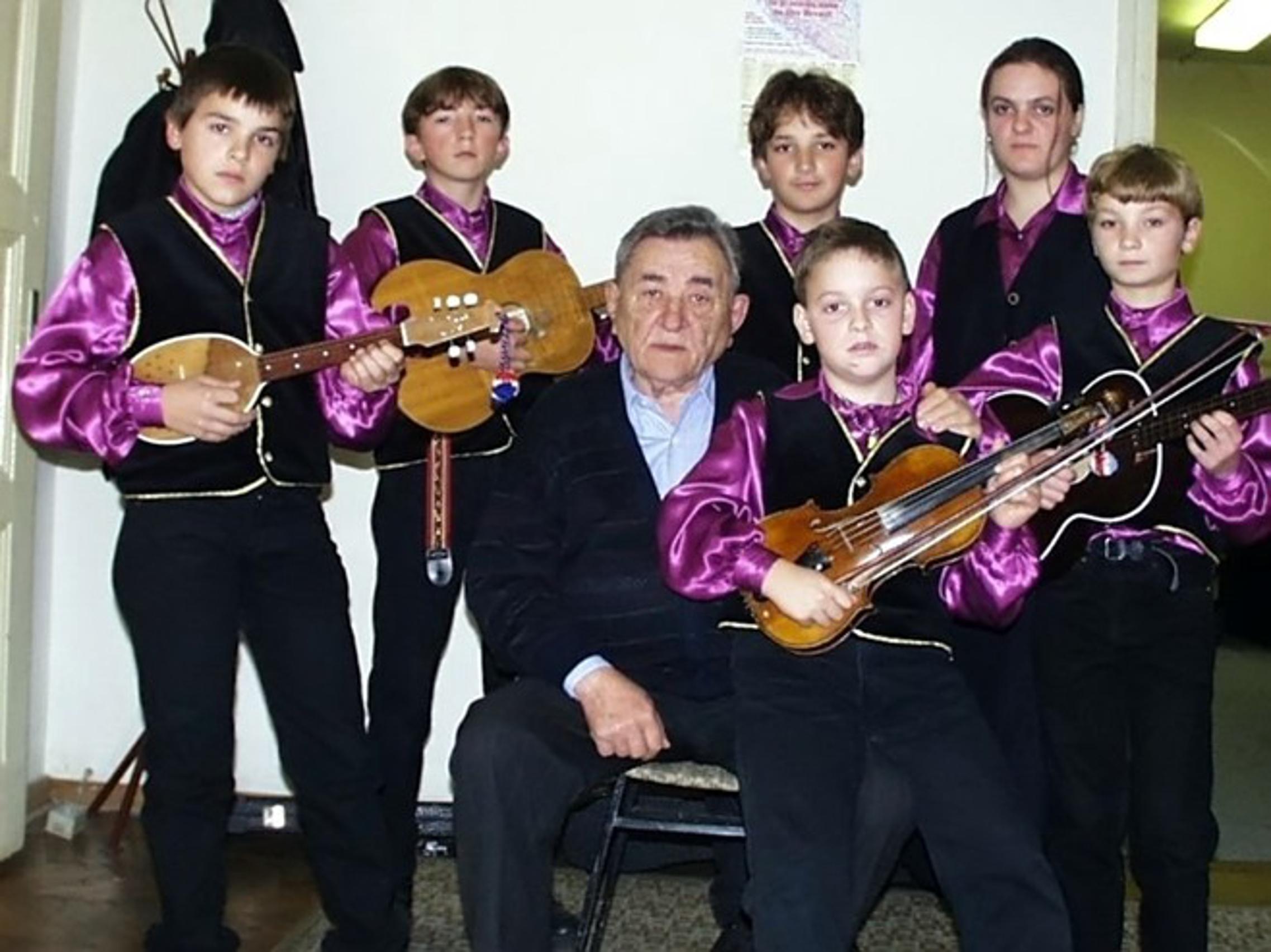 Šima Seletković sa svojim učenicima
